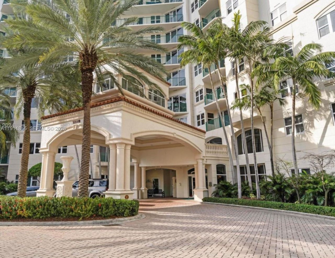 19900 E Country Club Dr, Unit 816, Aventura, FL 33180 Photo