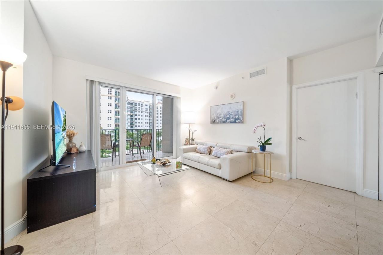 19900 E Country Club Dr, Unit 816, Aventura, FL 33180 Photo