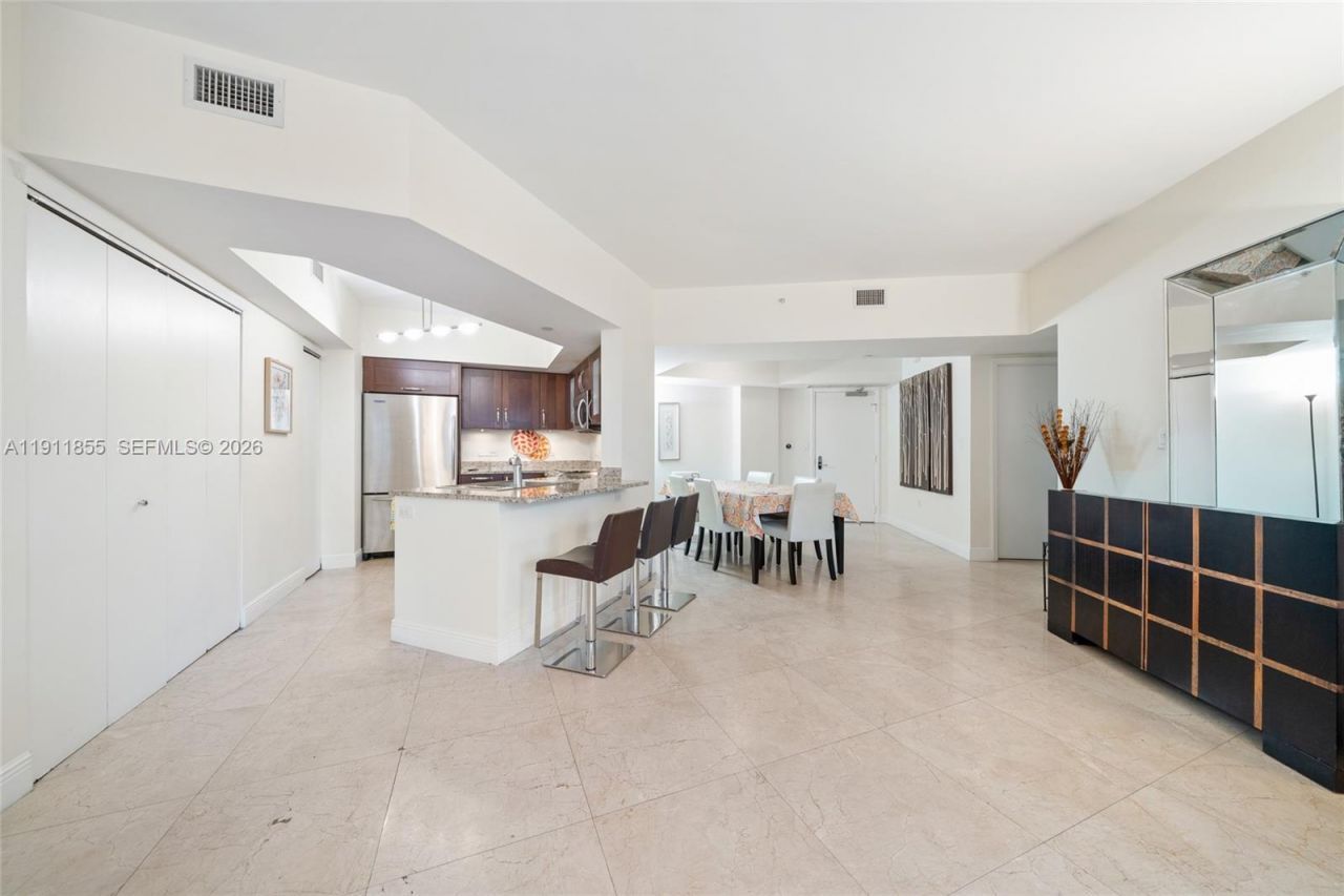 19900 E Country Club Dr, Unit 816, Aventura, FL 33180 Photo