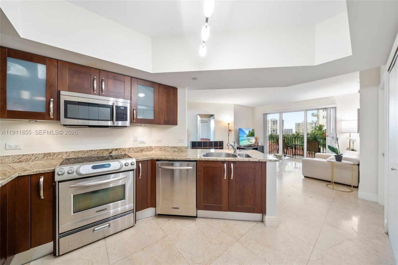 19900 E Country Club Dr, Unit 816, Aventura, FL 33180 Photo