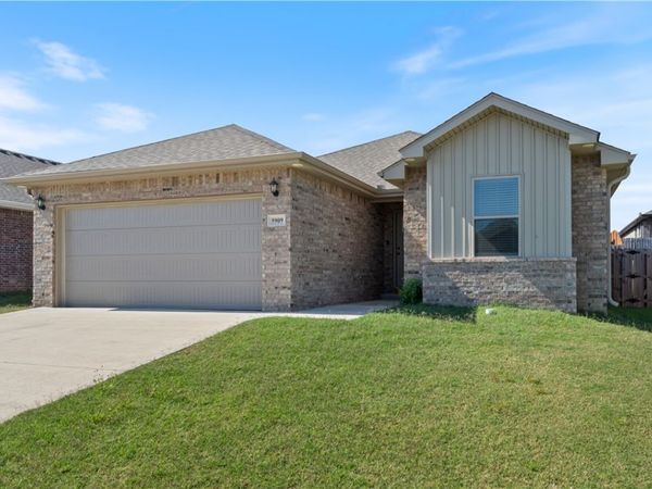 5909 NW Reynolds Street, Bentonville, AR 72713