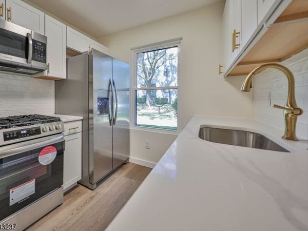 2015 Spruce Hills Dr, Glen Gardner, NJ 08826