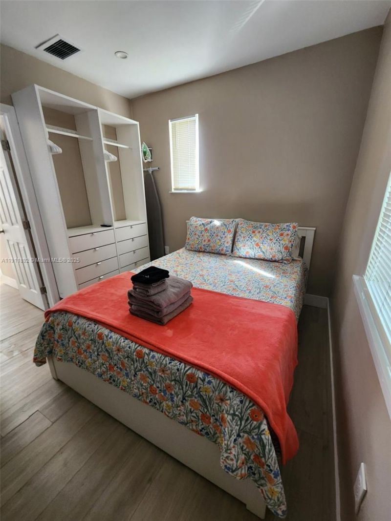 243 SW 10th Ave, Miami, FL 33130 Photo