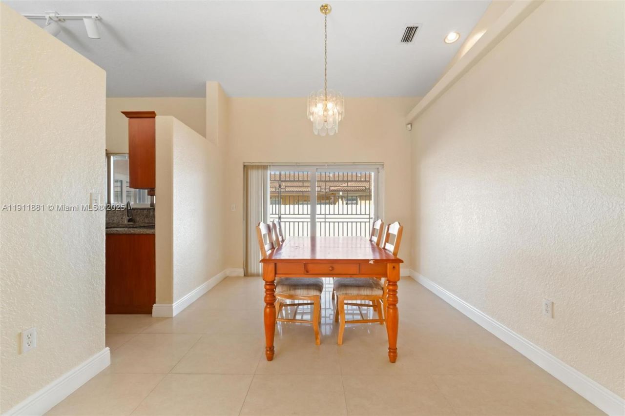 8761 NW 142nd St, Miami Lakes, FL 33018 Photo