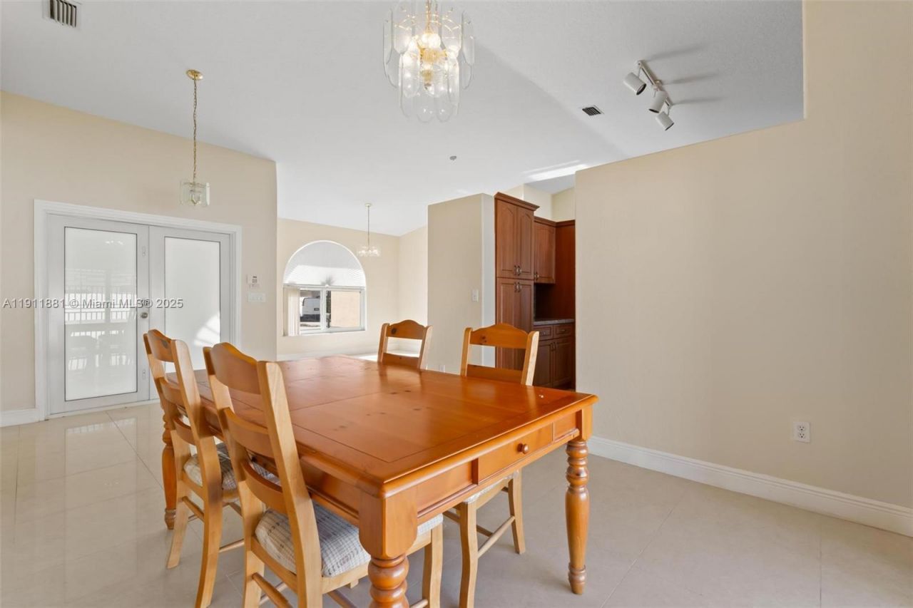 8761 NW 142nd St, Miami Lakes, FL 33018 Photo