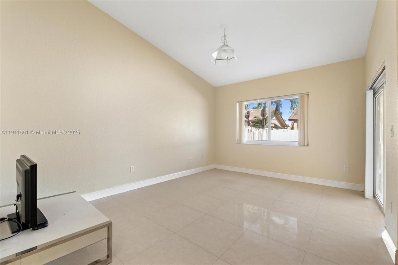 8761 NW 142nd St, Miami Lakes, FL 33018 Photo