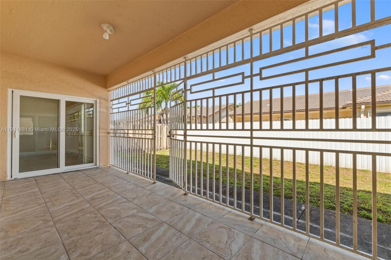 8761 NW 142nd St, Miami Lakes, FL 33018 Photo