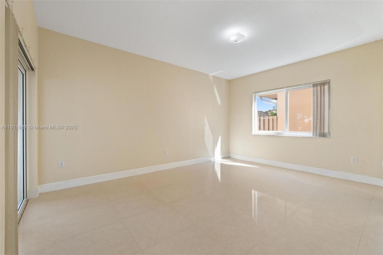 8761 NW 142nd St, Miami Lakes, FL 33018 Photo