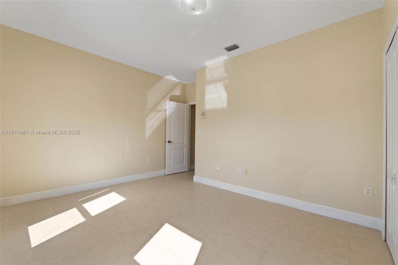 8761 NW 142nd St, Miami Lakes, FL 33018 Photo