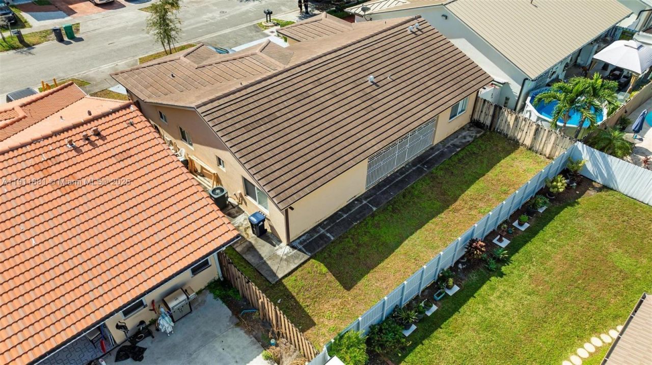 8761 NW 142nd St, Miami Lakes, FL 33018 Photo