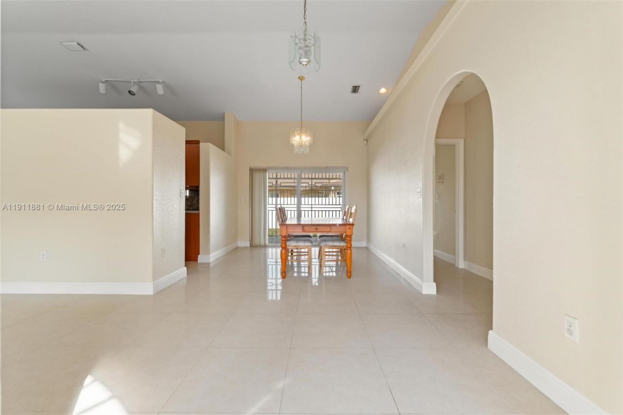 8761 NW 142nd St, Miami Lakes, FL 33018 Photo