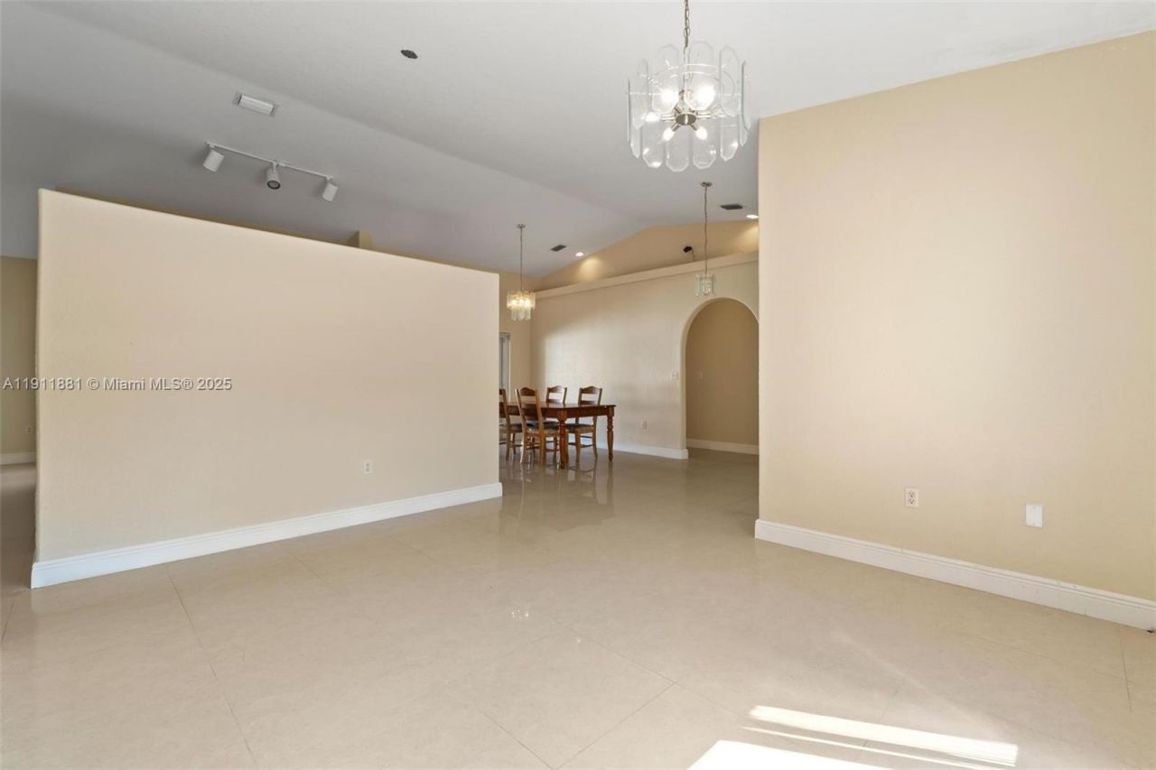 8761 NW 142nd St, Miami Lakes, FL 33018 Photo