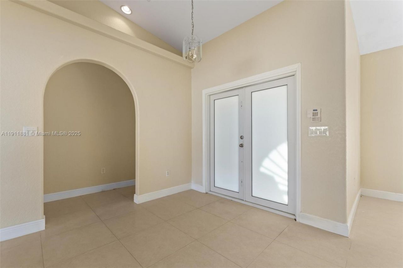 8761 NW 142nd St, Miami Lakes, FL 33018 Photo