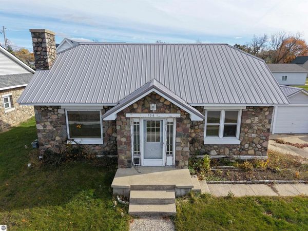 106 Valley S, West Branch, MI 48661