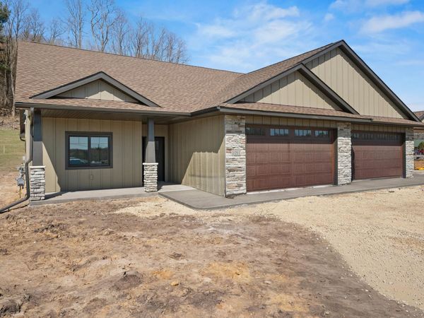1091 Legend Lane, River Falls, WI 54022