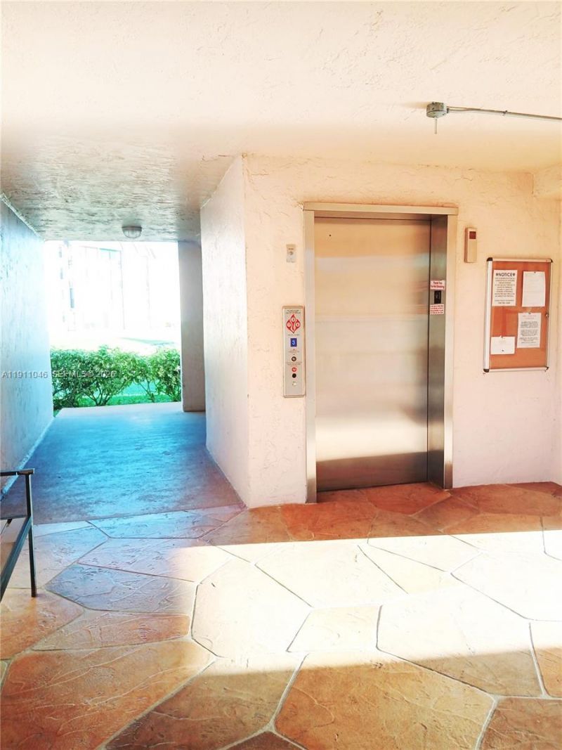 10442 Sunrise Lakes Blvd, Unit 203, Sunrise, FL 33322 Photo