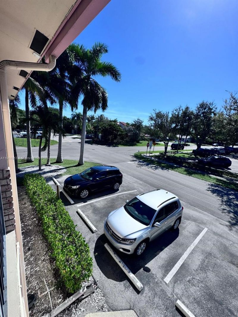 2451 NE 49th St, Unit 213, Fort Lauderdale, FL 33308 Photo