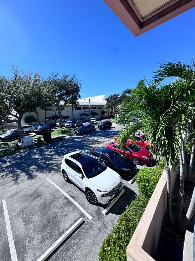 2451 NE 49th St, Unit 213, Fort Lauderdale, FL 33308 Photo