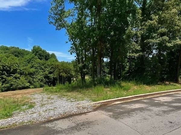 000 Stoney Creek Dr, Florence, AL