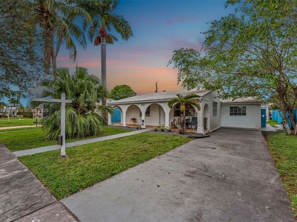 1105 NE 10th St, Hallandale Beach, FL 33009