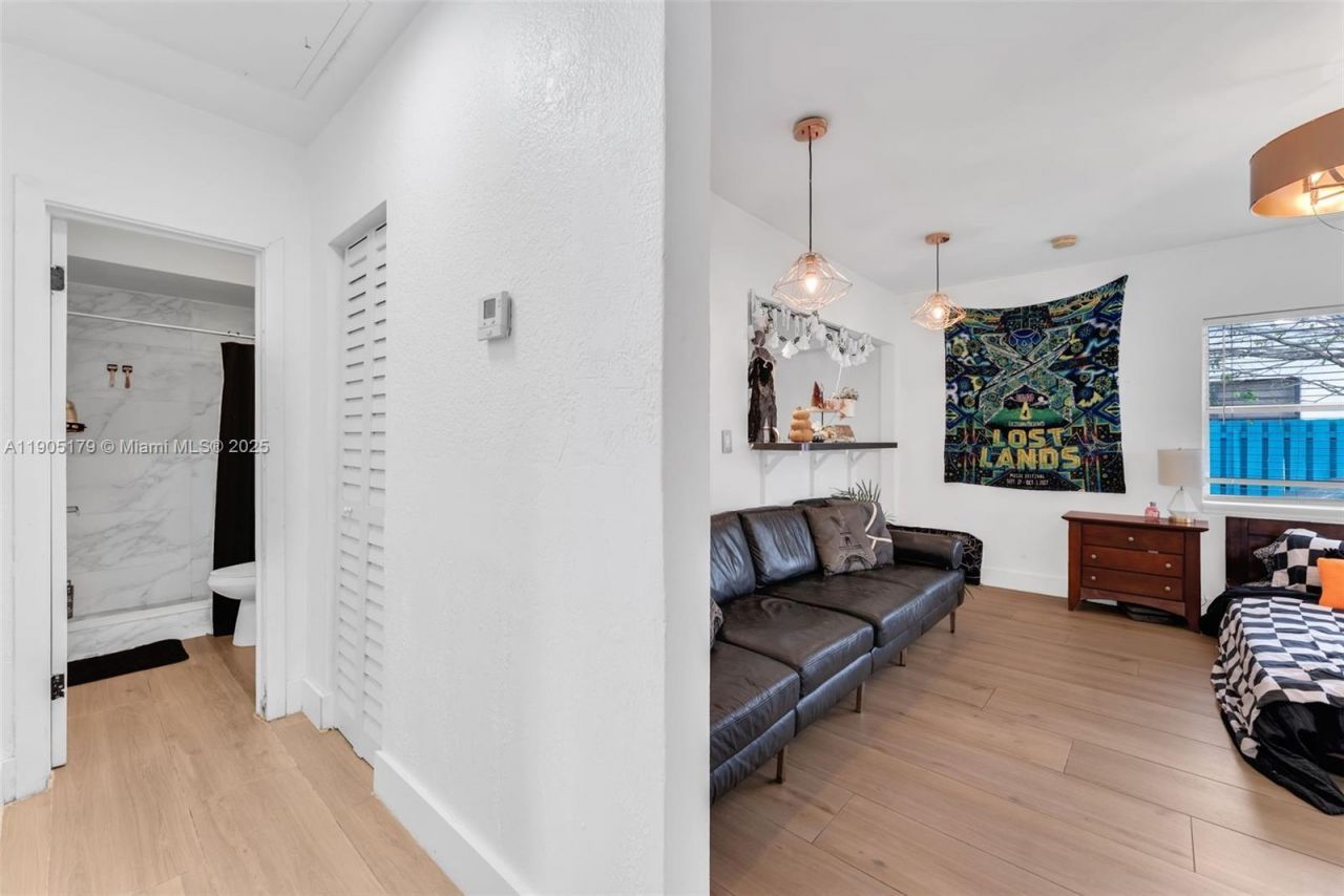 1105 NE 10th St, Hallandale Beach, FL 33009 Photo