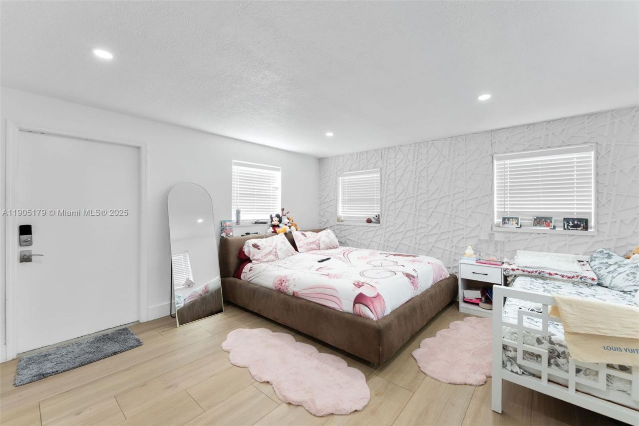 1105 NE 10th St, Hallandale Beach, FL 33009 Photo