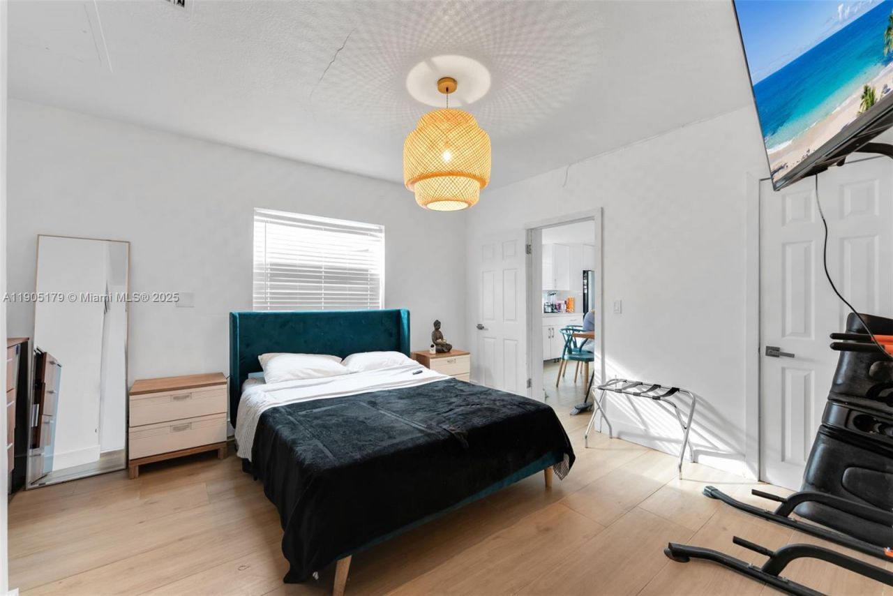 1105 NE 10th St, Hallandale Beach, FL 33009 Photo