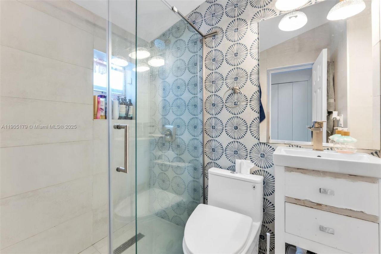 1105 NE 10th St, Hallandale Beach, FL 33009 Photo