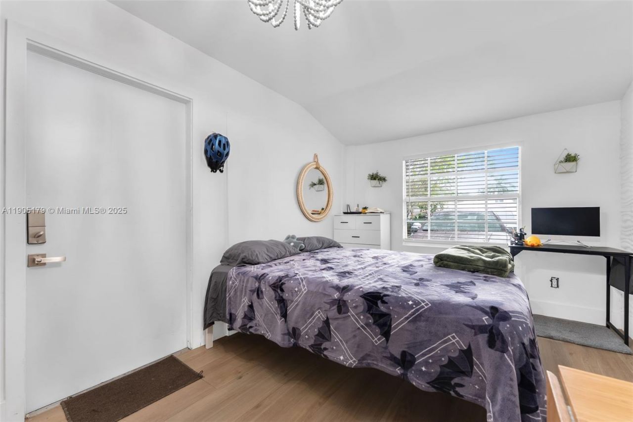 1105 NE 10th St, Hallandale Beach, FL 33009 Photo