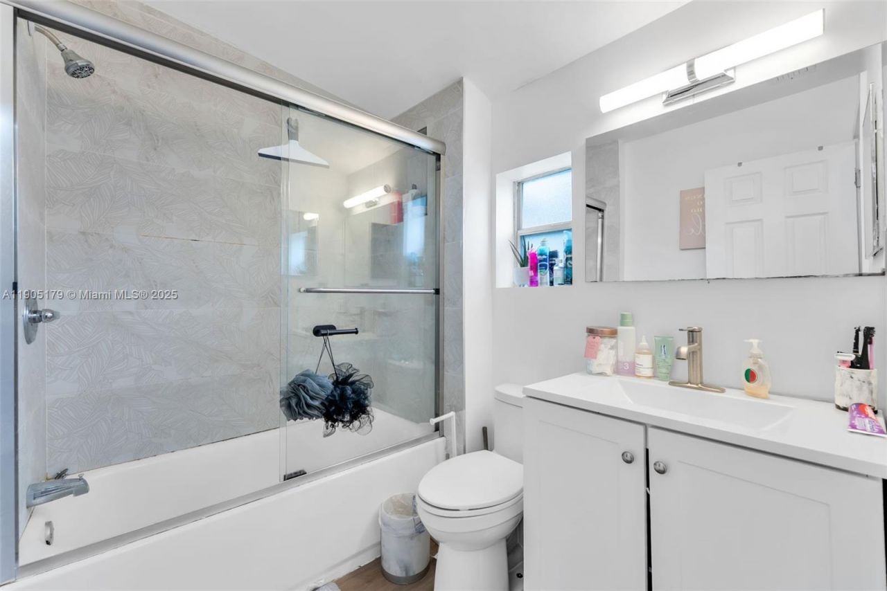 1105 NE 10th St, Hallandale Beach, FL 33009 Photo