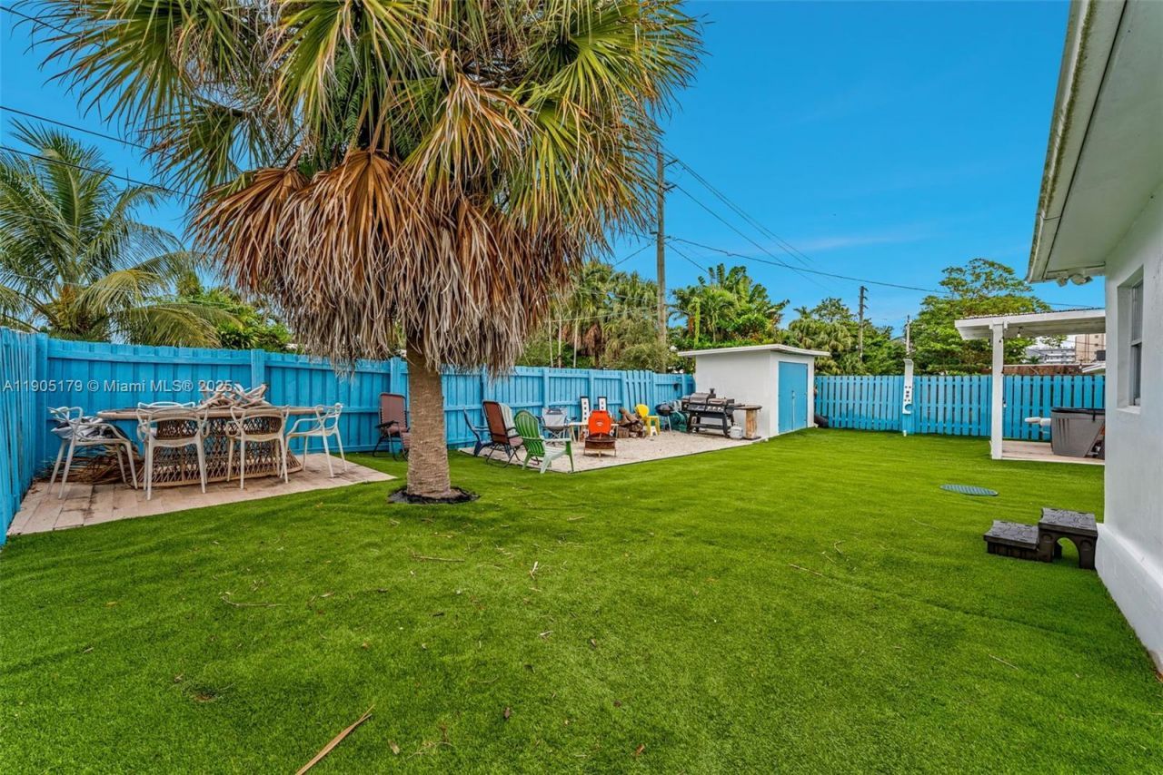 1105 NE 10th St, Hallandale Beach, FL 33009 Photo