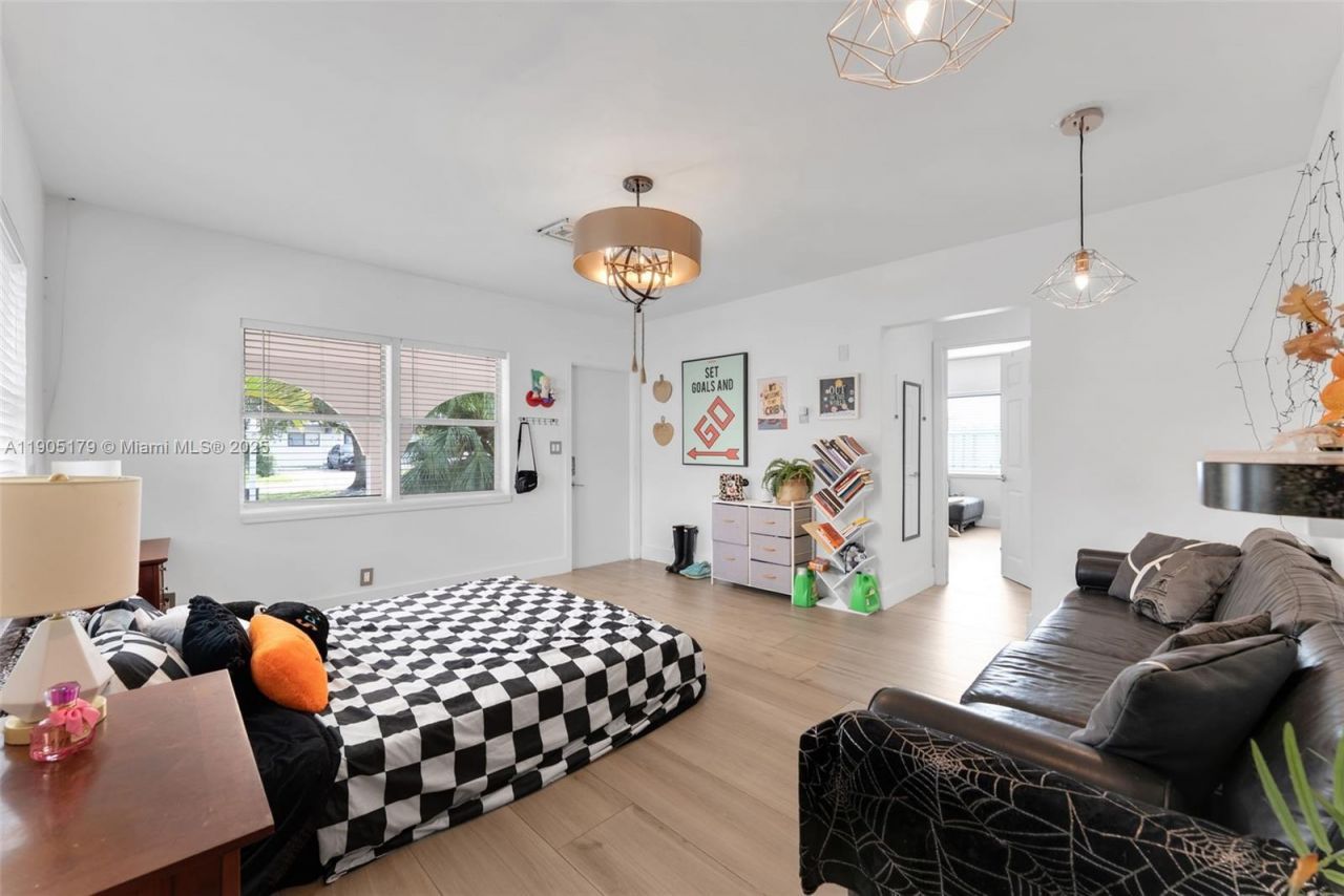 1105 NE 10th St, Hallandale Beach, FL 33009 Photo