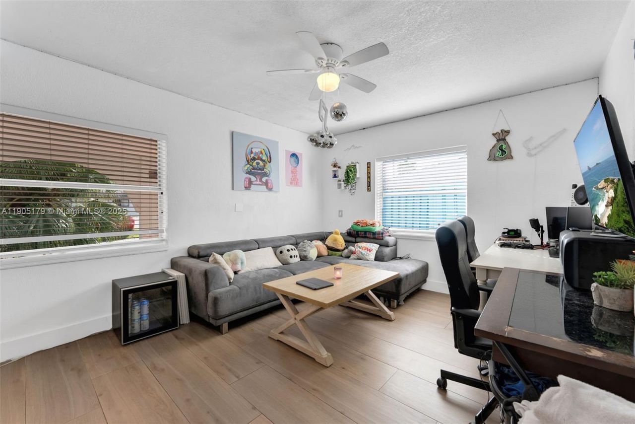 1105 NE 10th St, Hallandale Beach, FL 33009 Photo