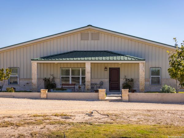 935 Danda, Del Rio, TX 78840