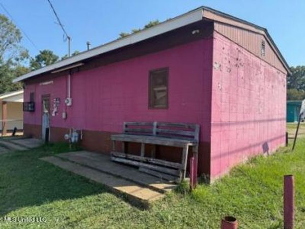 302 N West Street, Canton, MS 39046