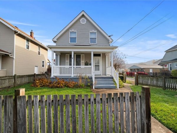 180 Center St, Springdale, PA 15144