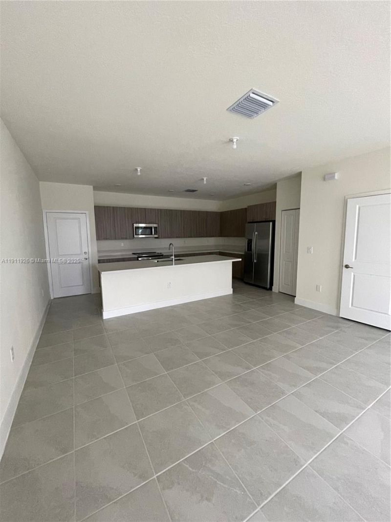 4553 NW 83rd Path, Unit 4553, Doral, FL 33166 Photo