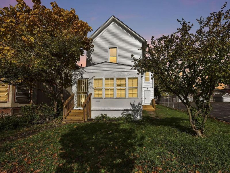 292 E Barthman Avenue, Columbus, OH 43207 Photo 1