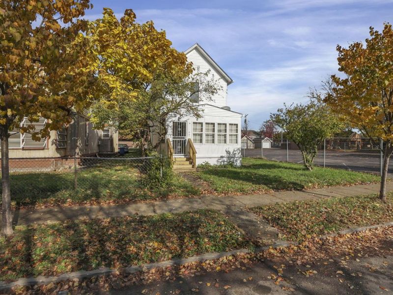 292 E Barthman Avenue, Columbus, OH 43207 Photo 5