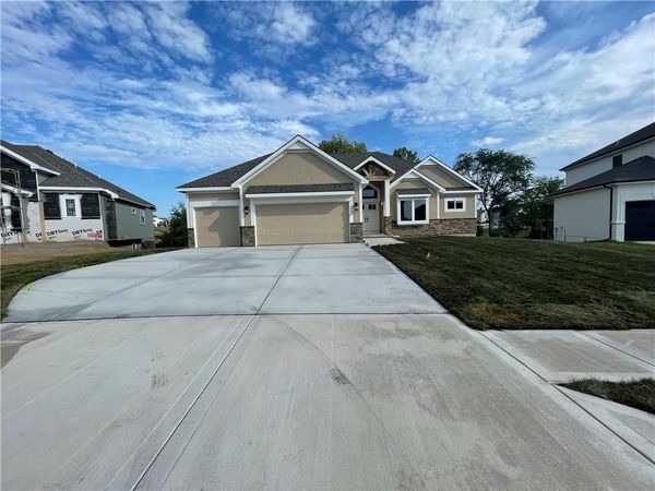 8512 NW 90th Terrace, Kansas City, MO 64153