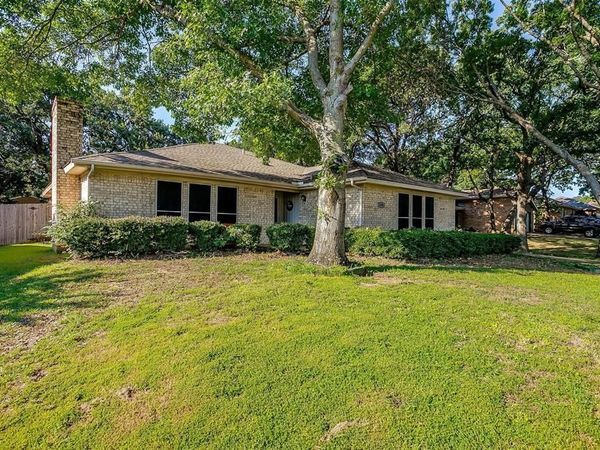 5306 Oak Brook Road, Arlington, TX 76016