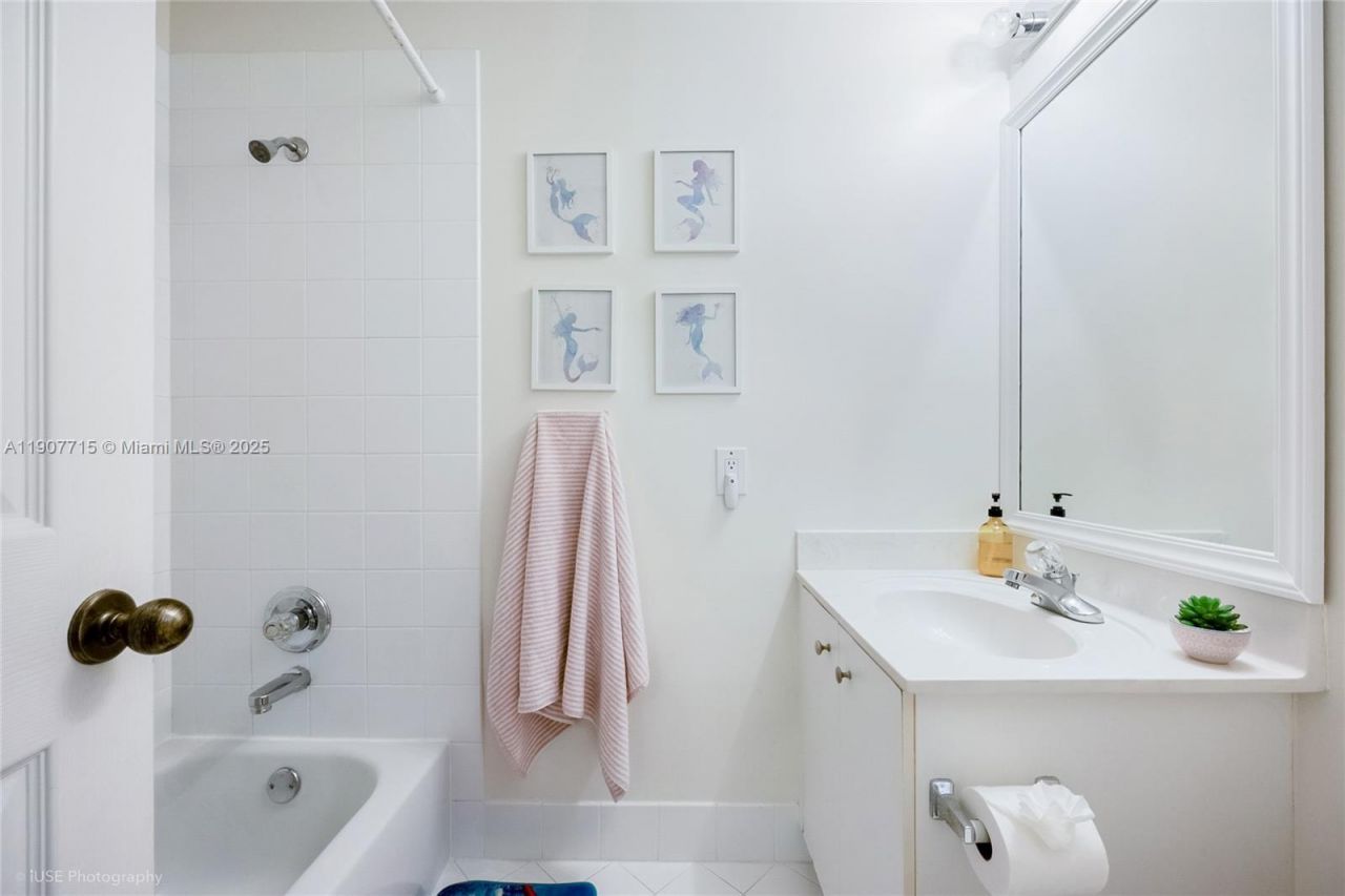 4394 Fox Ridge Dr, Weston, FL 33331 Photo