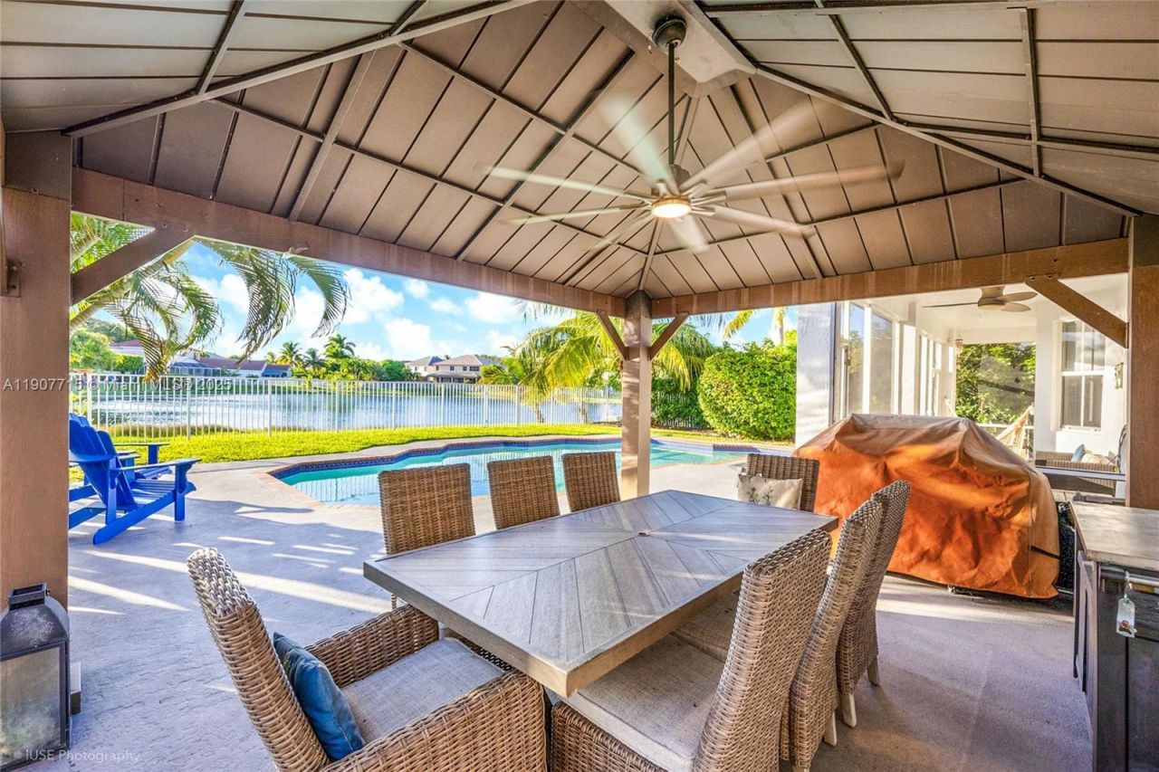 4394 Fox Ridge Dr, Weston, FL 33331 Photo