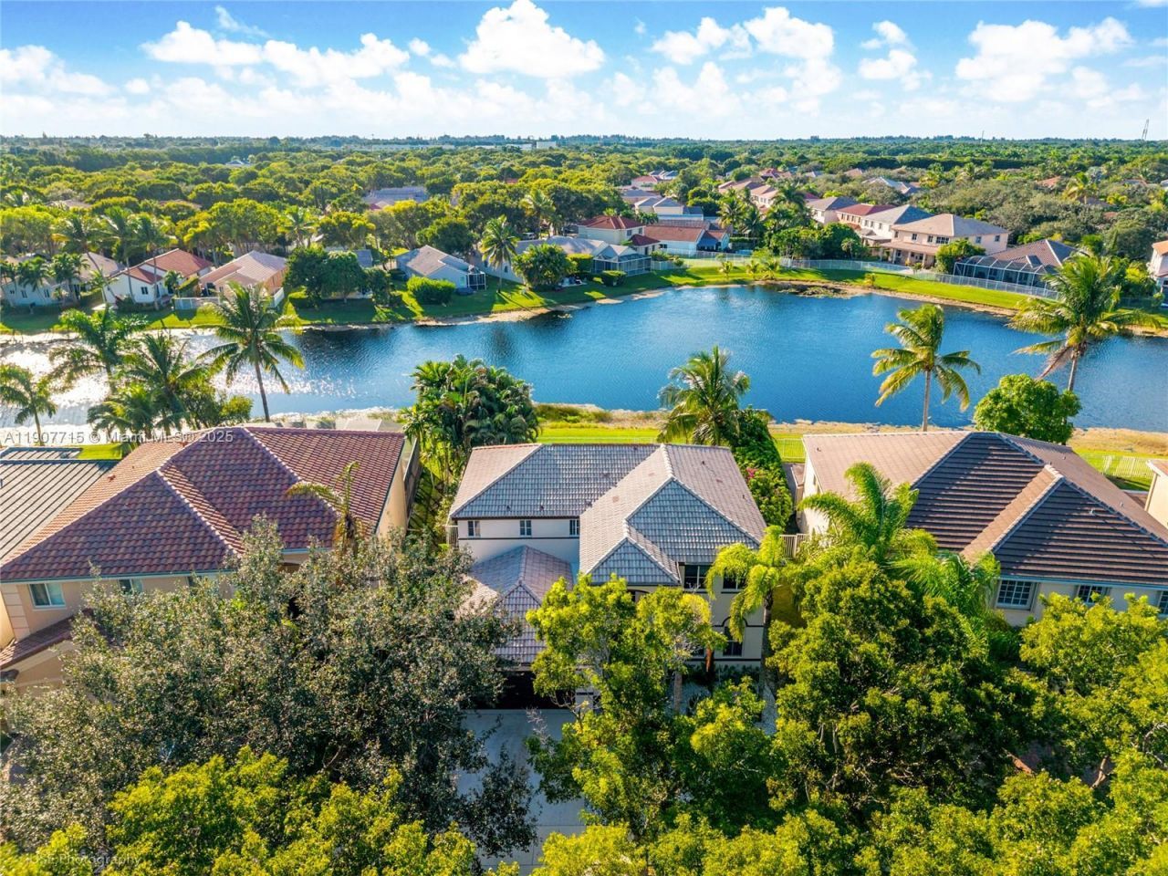 4394 Fox Ridge Dr, Weston, FL 33331 Photo