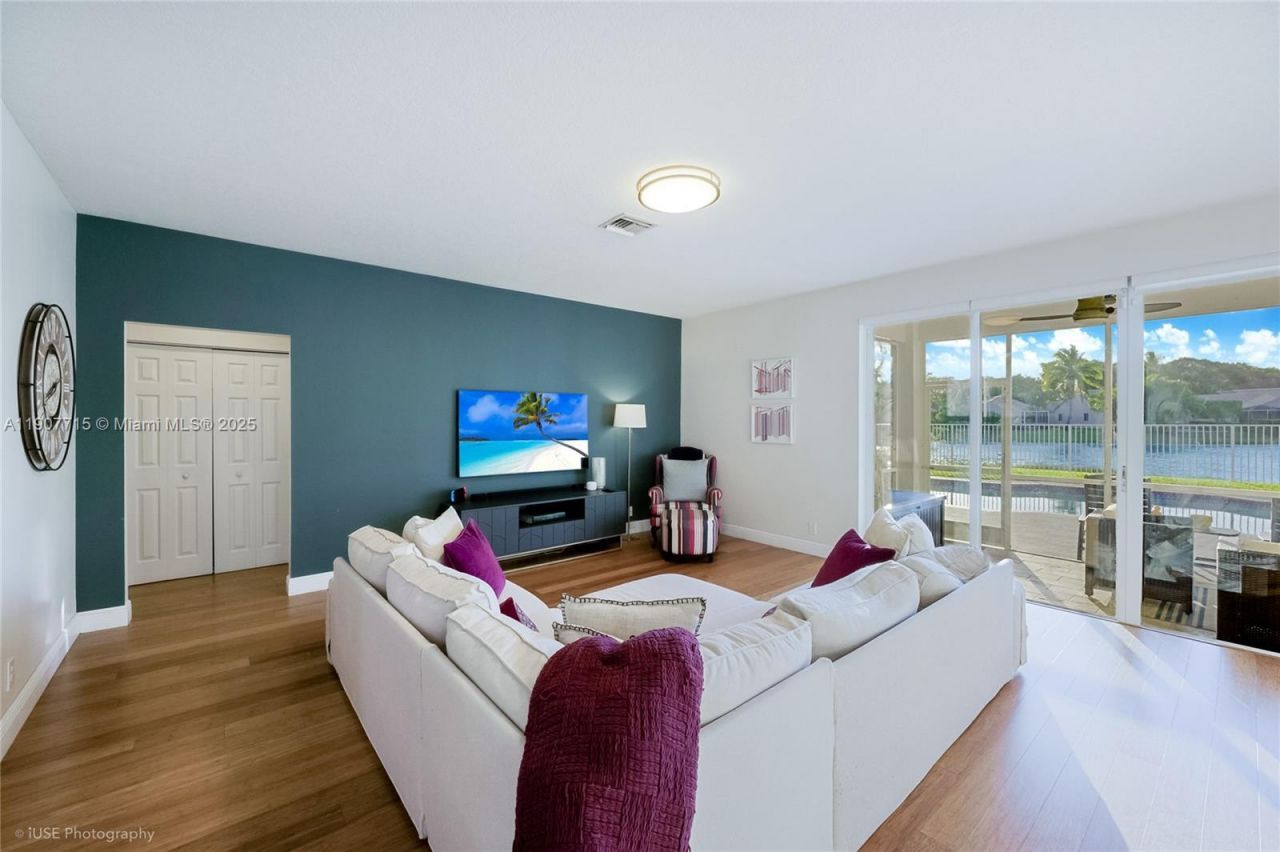 4394 Fox Ridge Dr, Weston, FL 33331 Photo