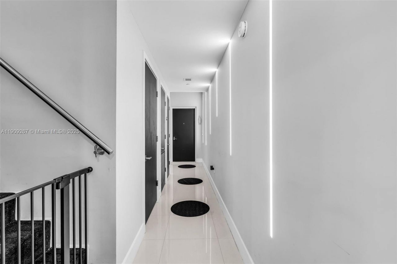 6000 Collins Ave, Unit 134, Miami Beach, FL 33140 Photo