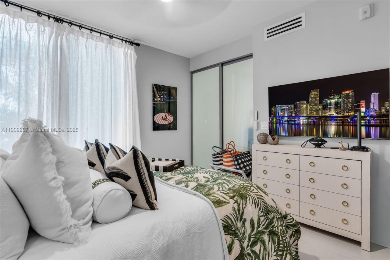 6000 Collins Ave, Unit 134, Miami Beach, FL 33140 Photo