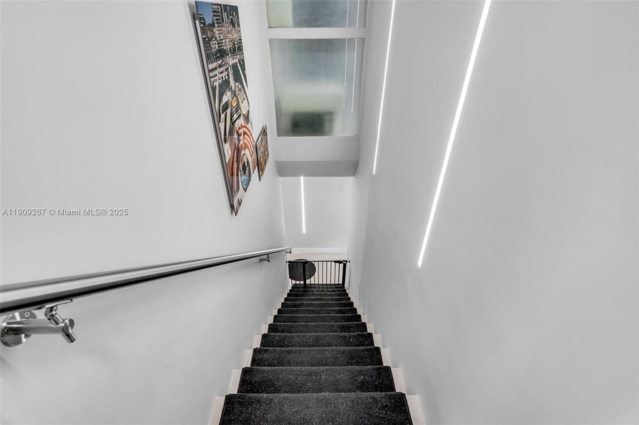 6000 Collins Ave, Unit 134, Miami Beach, FL 33140 Photo