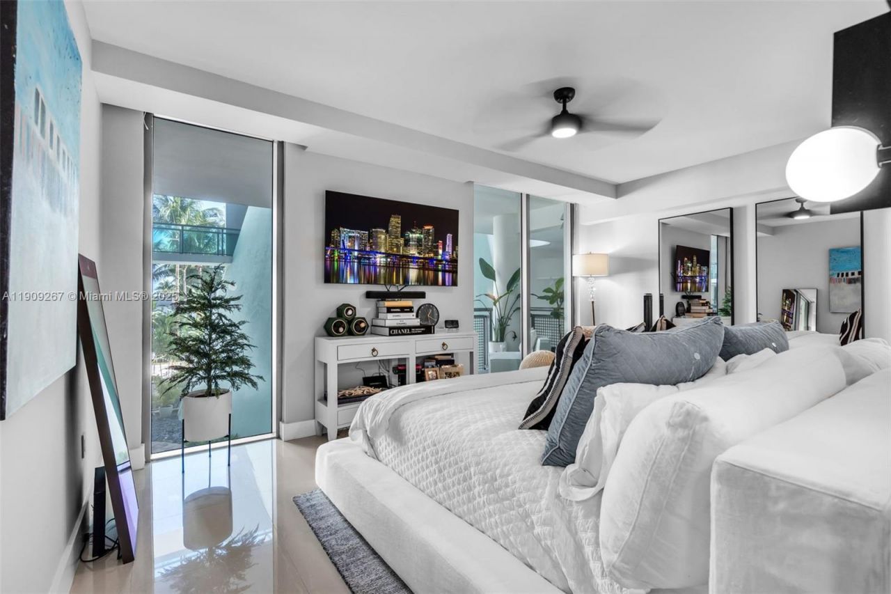 6000 Collins Ave, Unit 134, Miami Beach, FL 33140 Photo