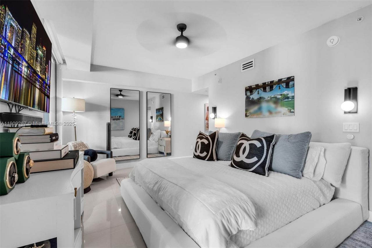 6000 Collins Ave, Unit 134, Miami Beach, FL 33140 Photo